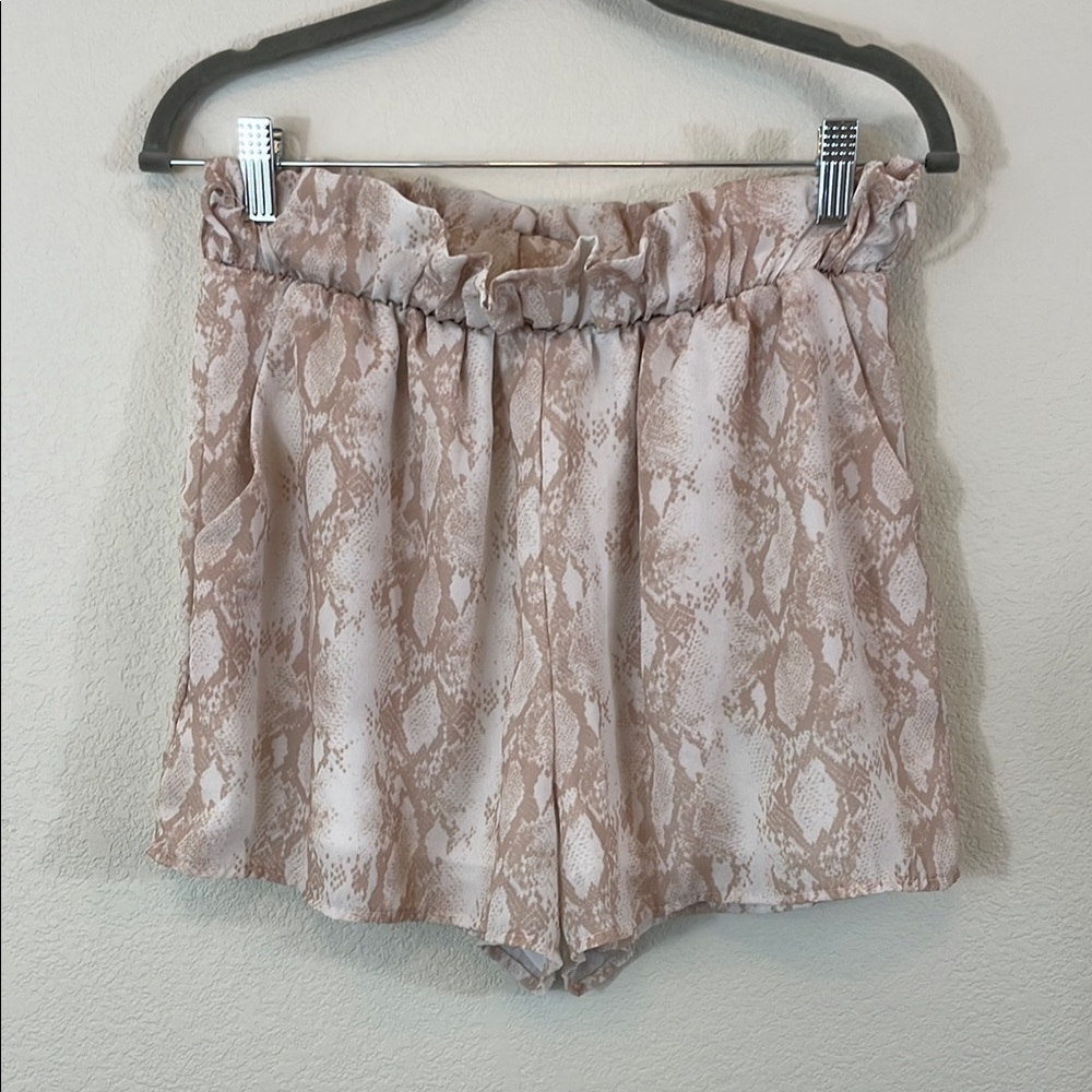 Altar’d State Tan Snake Print High Waist Relaxed Chiffon Shorts‎ Large